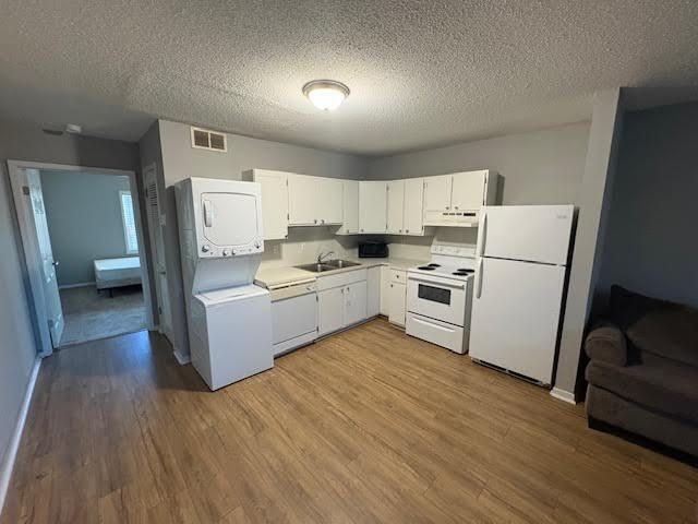 301 E 12th St #17 - Photo 6 of 15