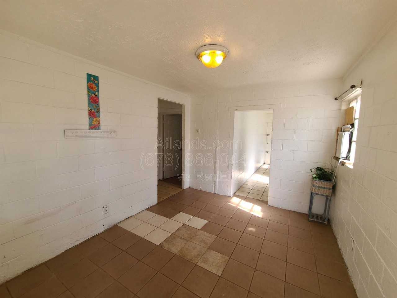 1178 Garibaldi St Sw - Photo 2 of 7