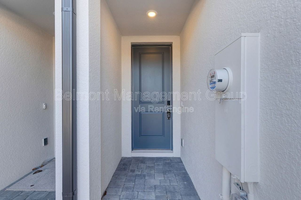 1122 Bradford Park Dr - Photo 2 of 24