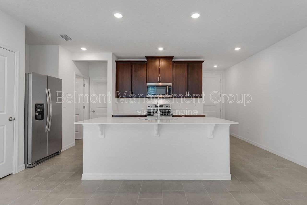 1122 Bradford Park Dr - Photo 4 of 24