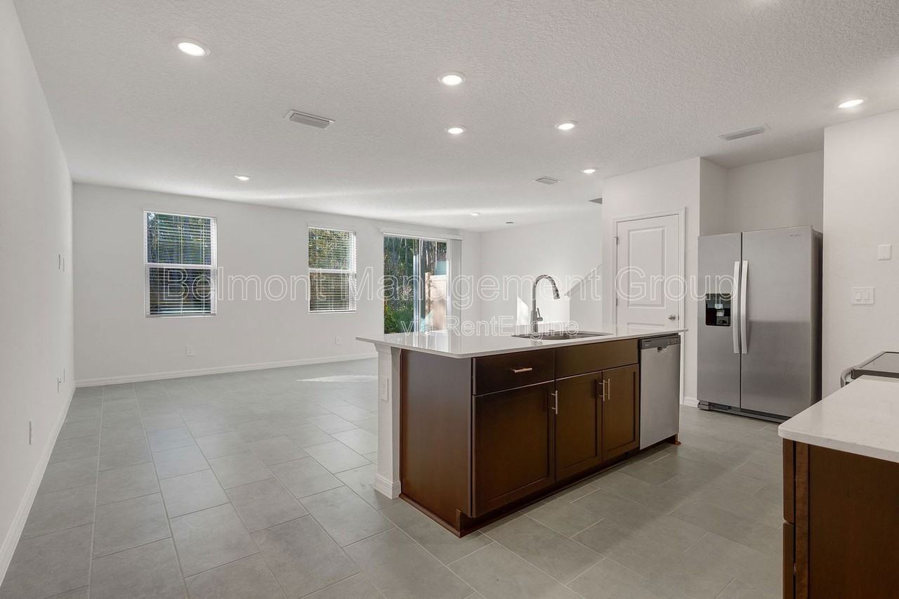 1122 Bradford Park Dr - Photo 5 of 24