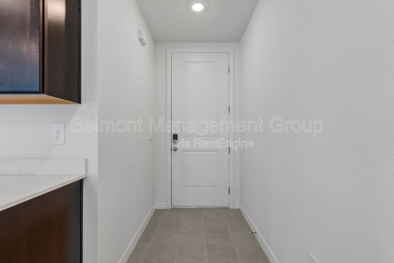 1122 Bradford Park Dr - Photo 7 of 24