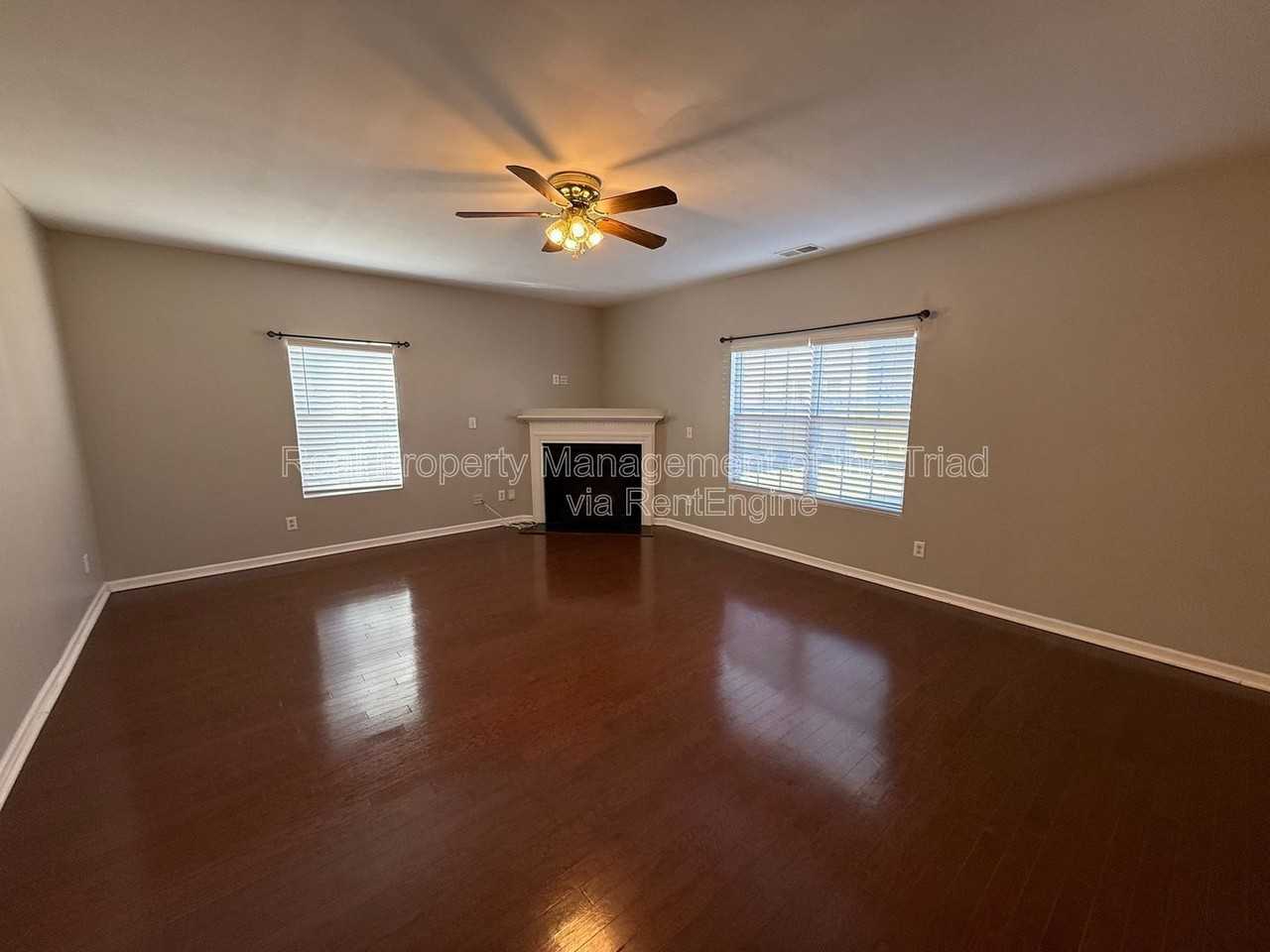 5207 Silverbrook Dr - Photo 2 of 25