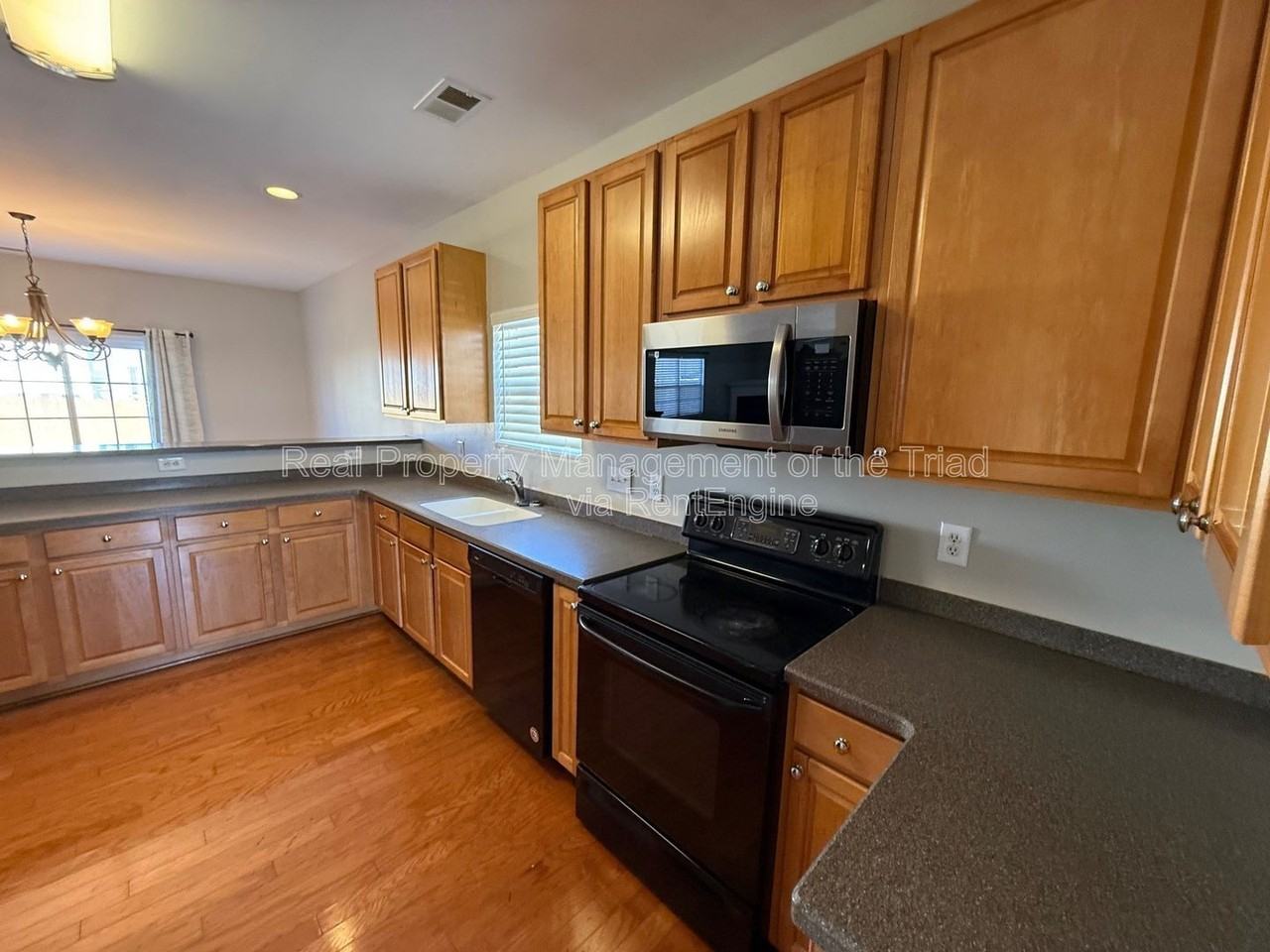 5207 Silverbrook Dr - Photo 3 of 25