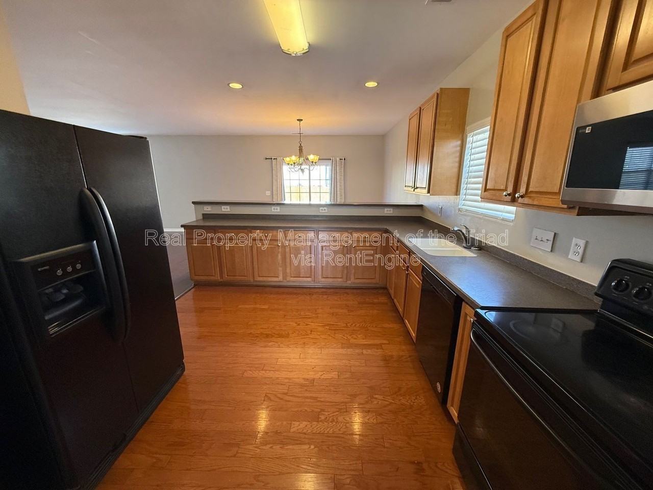 5207 Silverbrook Dr - Photo 4 of 25