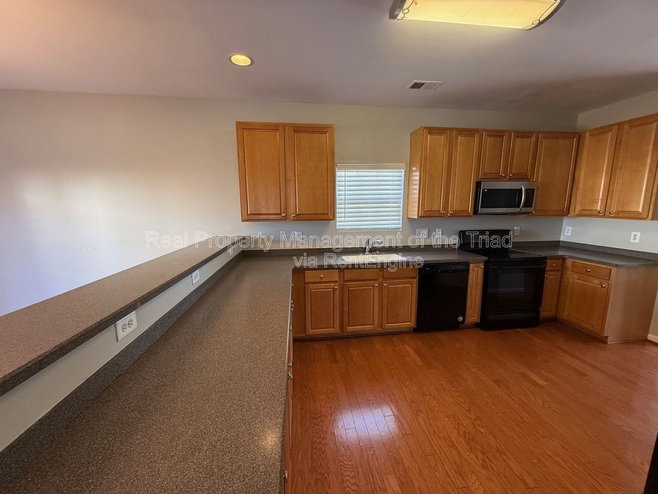 5207 Silverbrook Dr - Photo 6 of 25