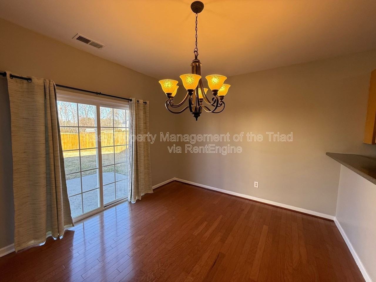 5207 Silverbrook Dr - Photo 7 of 25