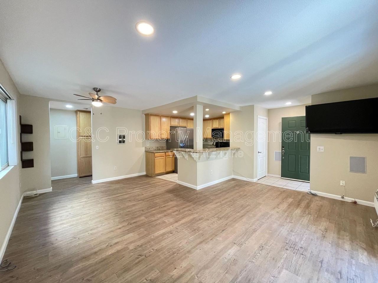 4013 Oakcrest Dr #6 - Photo 4 of 10