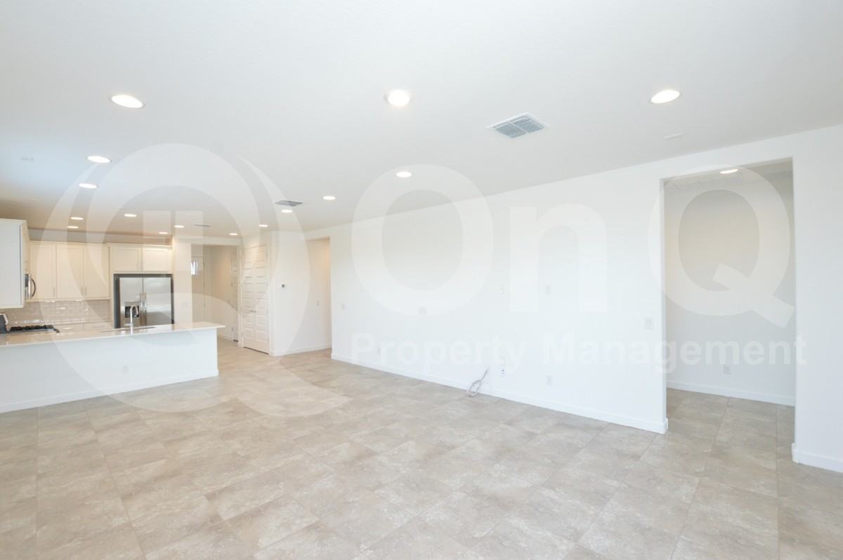 9347 W Glenrosa Ave - Photo 6 of 24