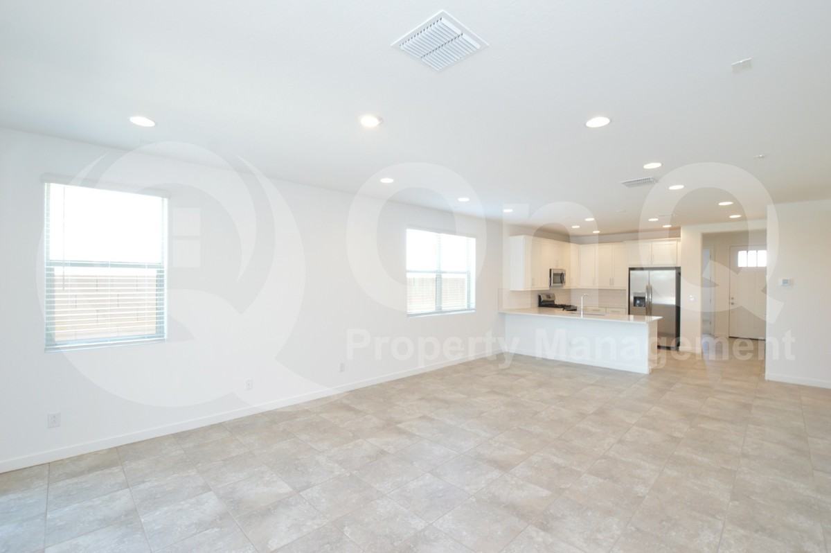 9347 W Glenrosa Ave - Photo 7 of 24