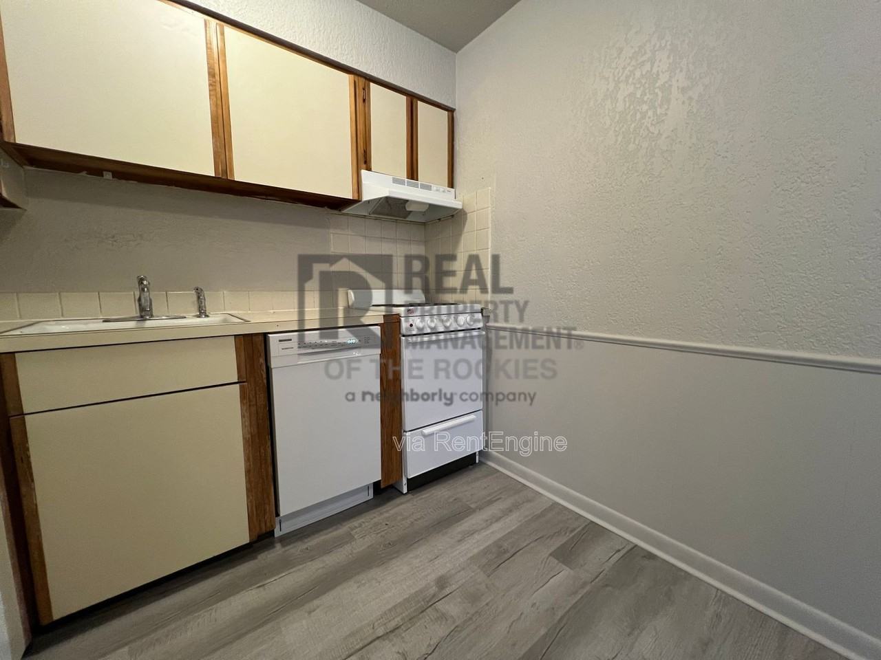 1001 Emigh St #109 - Photo 4 of 24