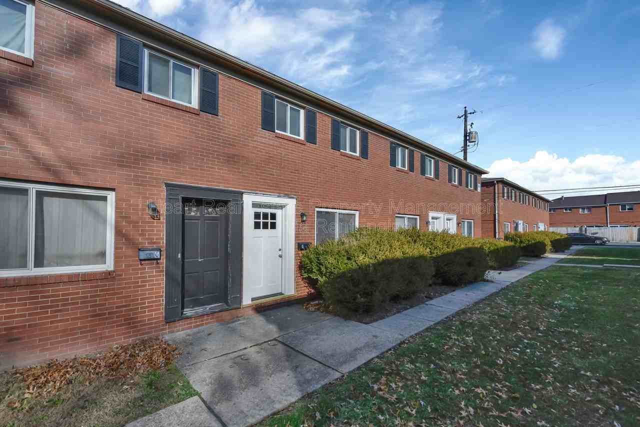 870 N Meadows Ct - Photo 2 of 34