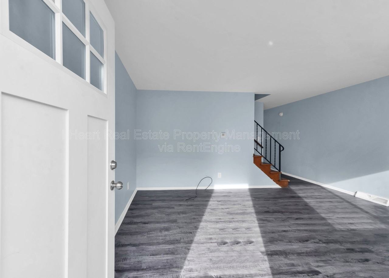 870 N Meadows Ct - Photo 5 of 34