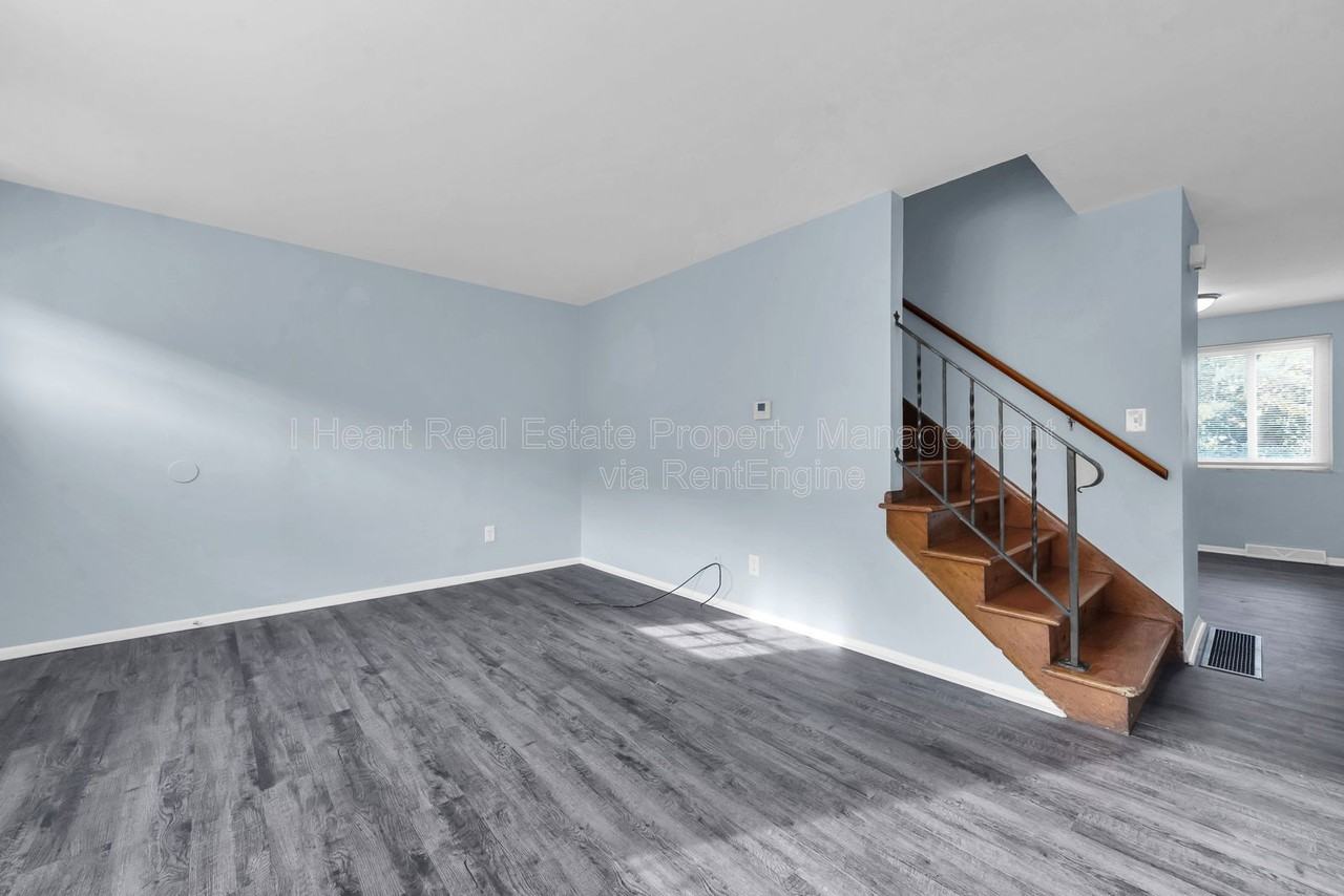 870 N Meadows Ct - Photo 7 of 34