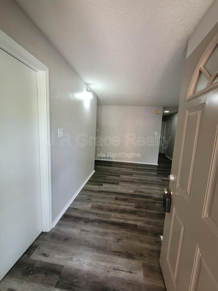 2225 Charboneau Dr - Photo 2 of 22