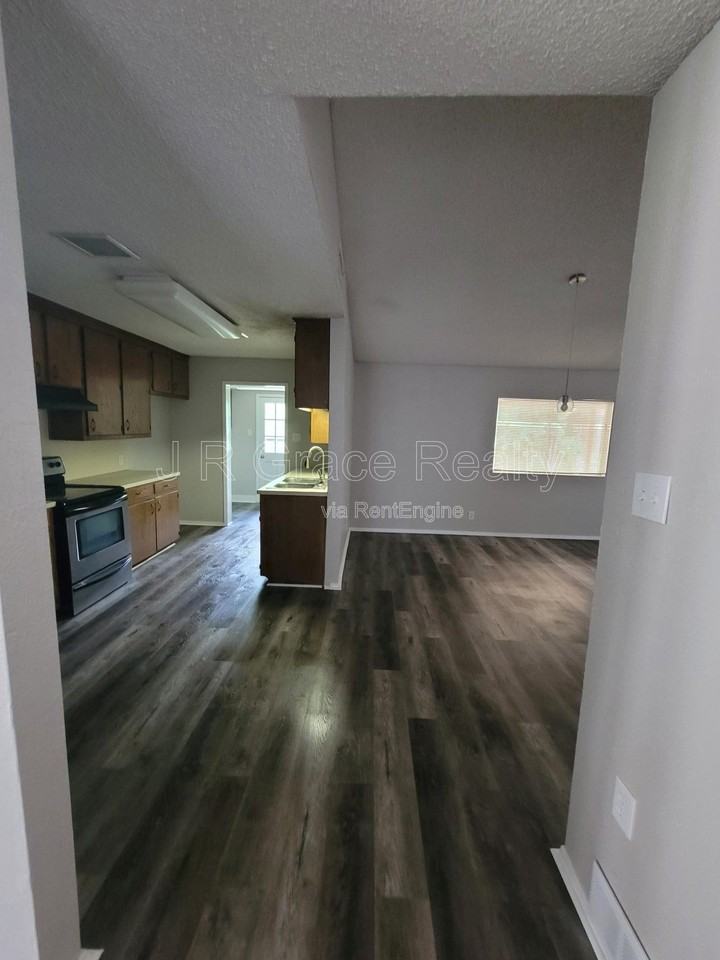 2225 Charboneau Dr - Photo 5 of 22