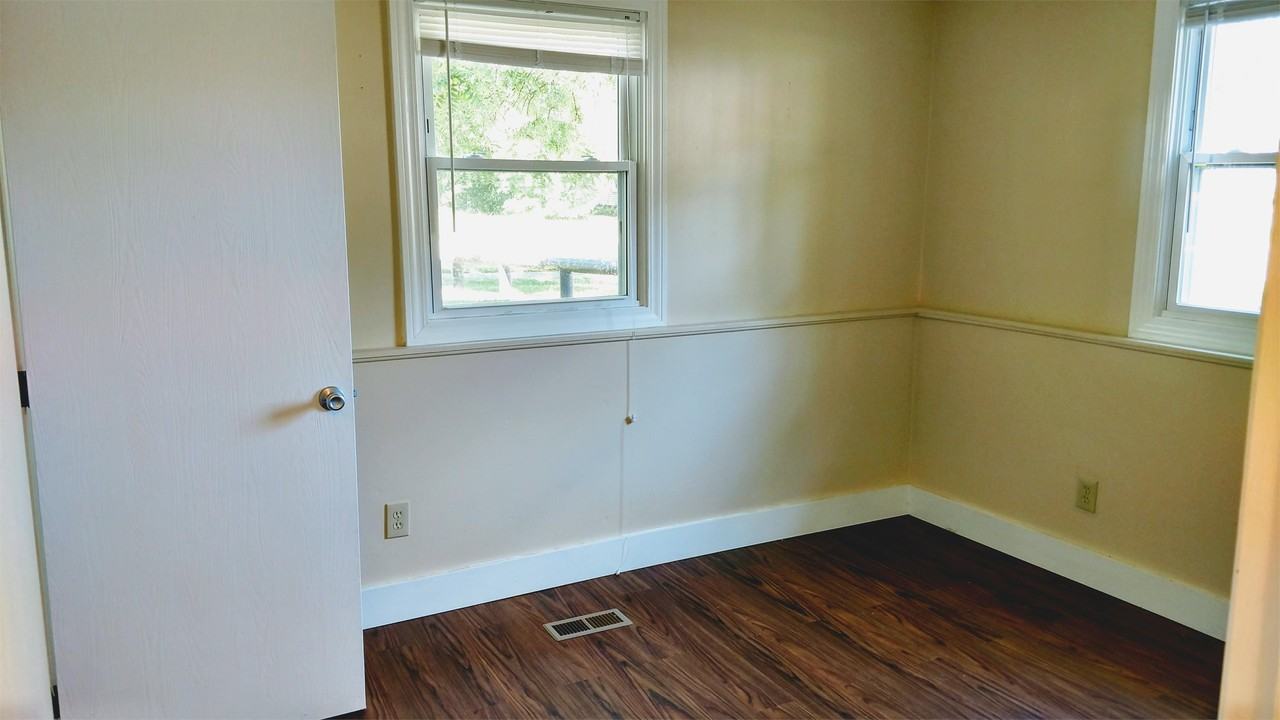 303 S Oak St #D - Photo 7 of 15