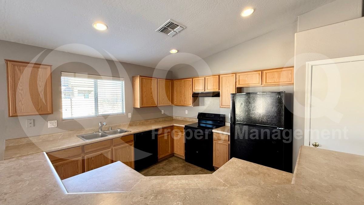 15242 N 174th Dr - Photo 3 of 17