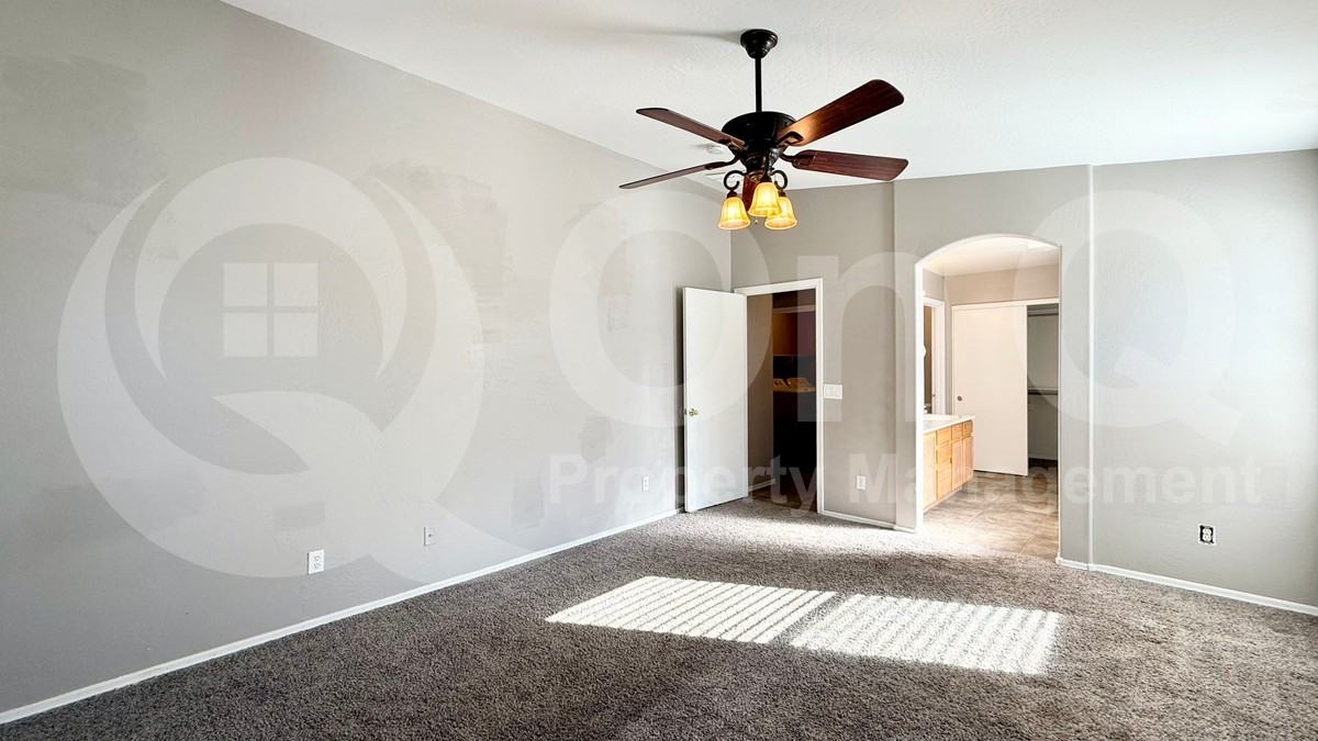 15242 N 174th Dr - Photo 7 of 17