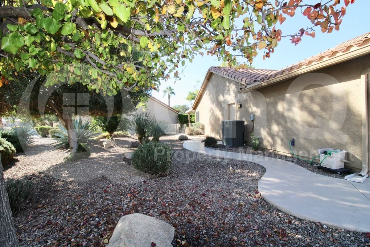 8941 E Minnesota Ave - Photo 4 of 33