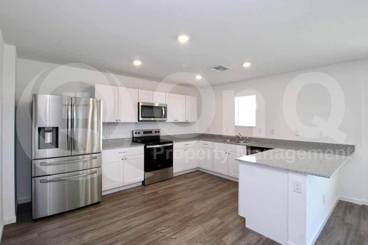 1311 E Tuscany St - Photo 3 of 25