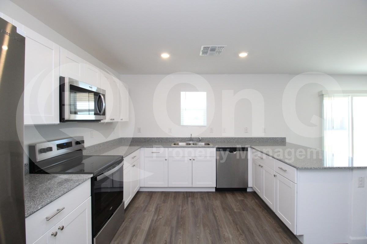 1311 E Tuscany St - Photo 4 of 25