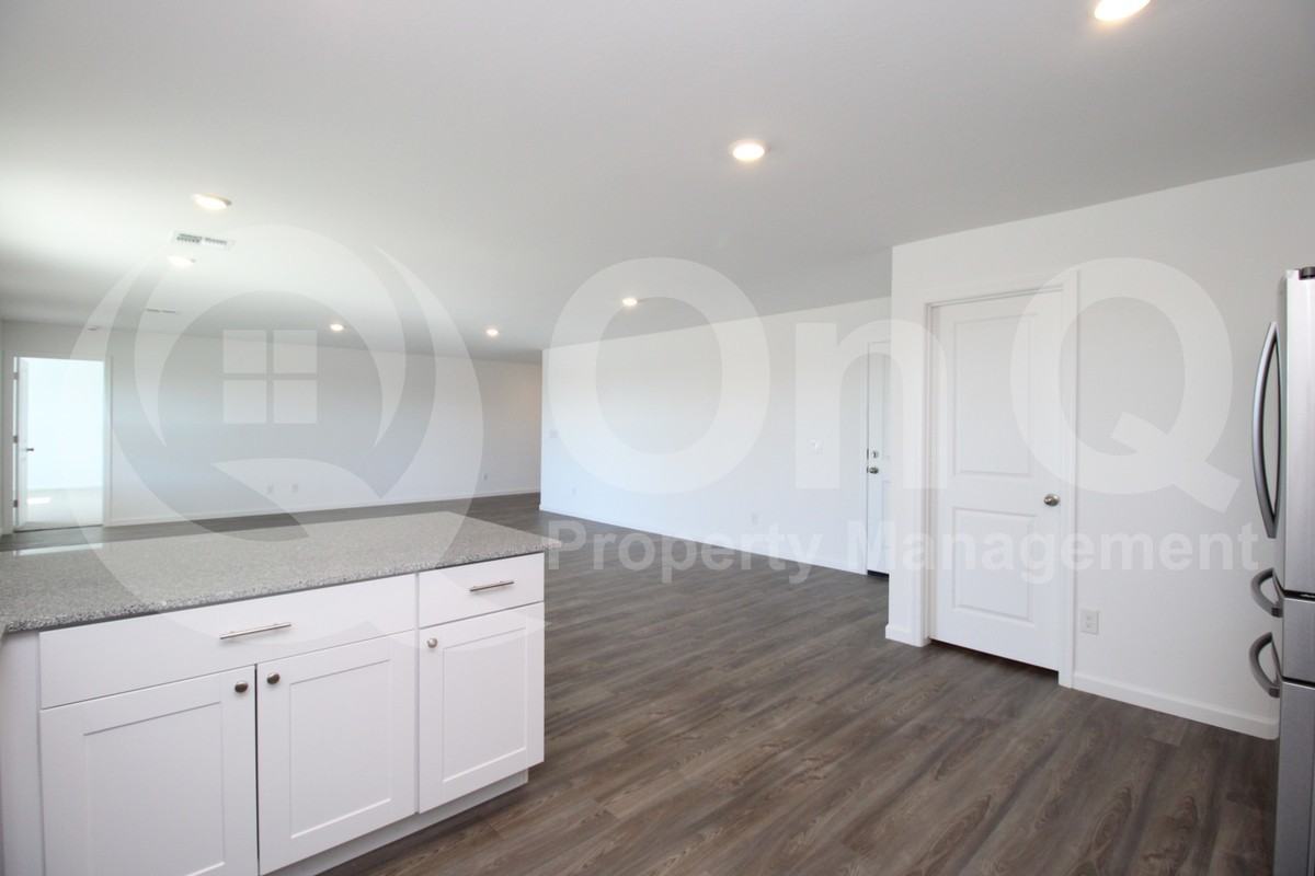 1311 E Tuscany St - Photo 5 of 25