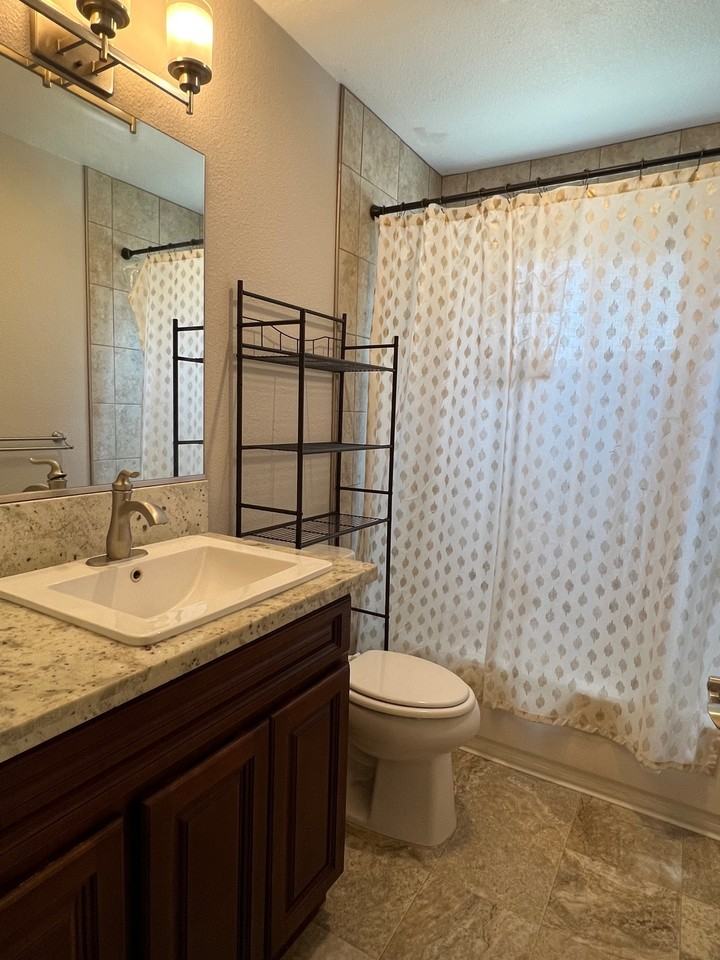 912 Blue St #9 - Photo 5 of 6