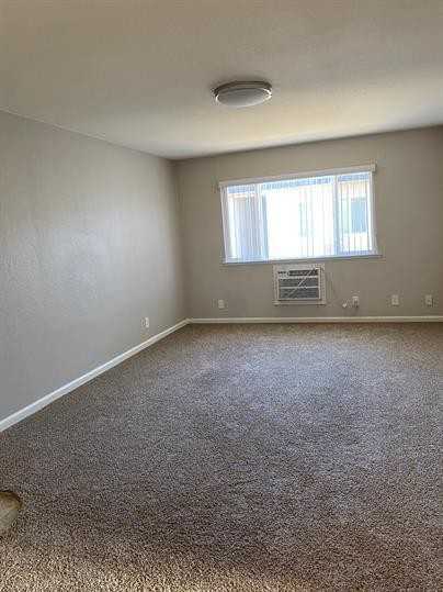 920 Blue St #4 - Photo 3 of 6