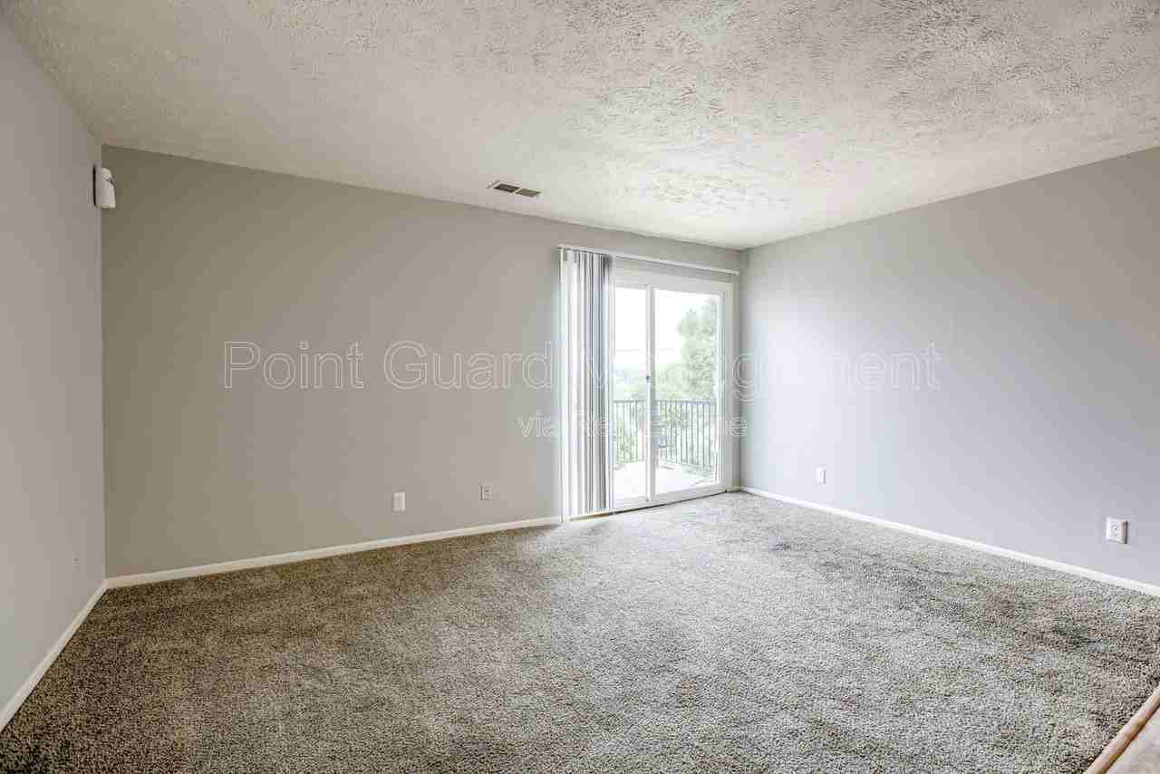 1506 Lee Dr #2 - Photo 3 of 30