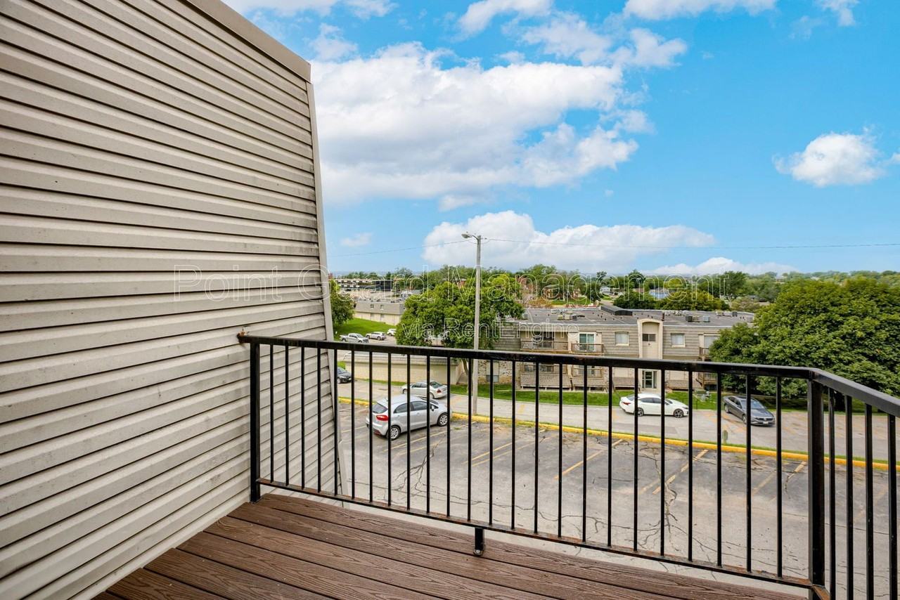 1506 Lee Dr #2 - Photo 4 of 30