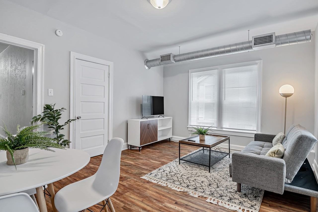 2116 N 3rd St #4 - Photo 3 of 10