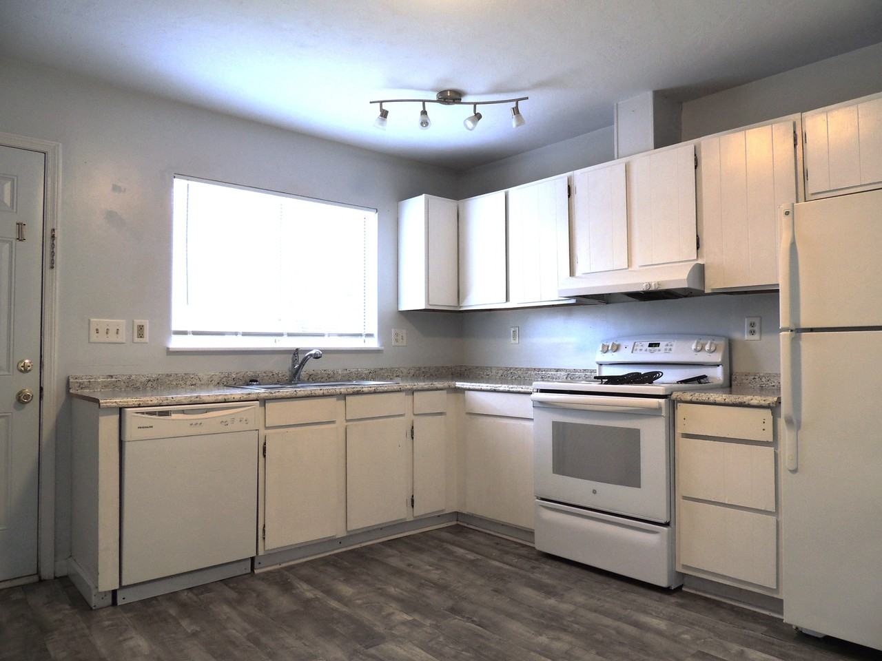 3701 Sw 29th Ter #C - Photo 5 of 9