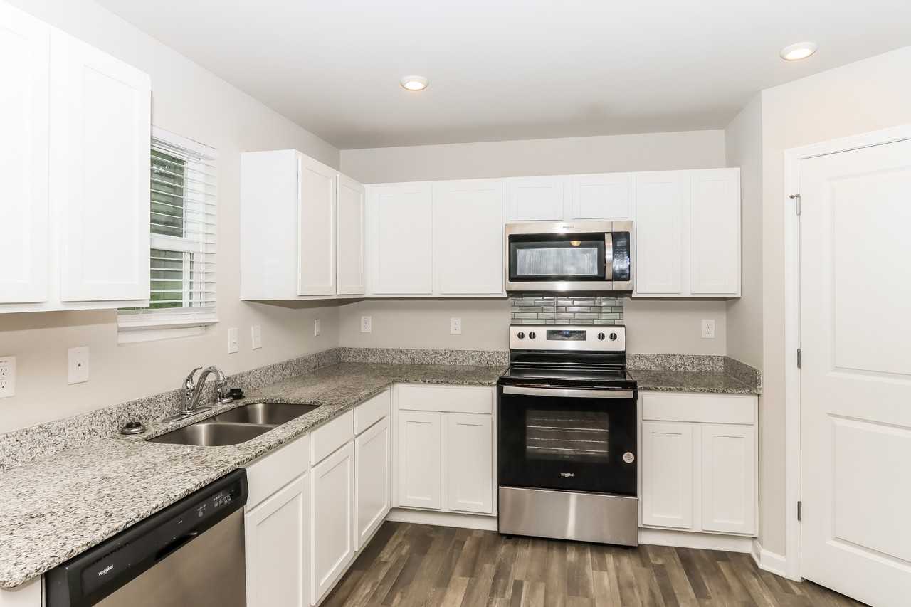 1613 Pauli Dr - Photo 3 of 15