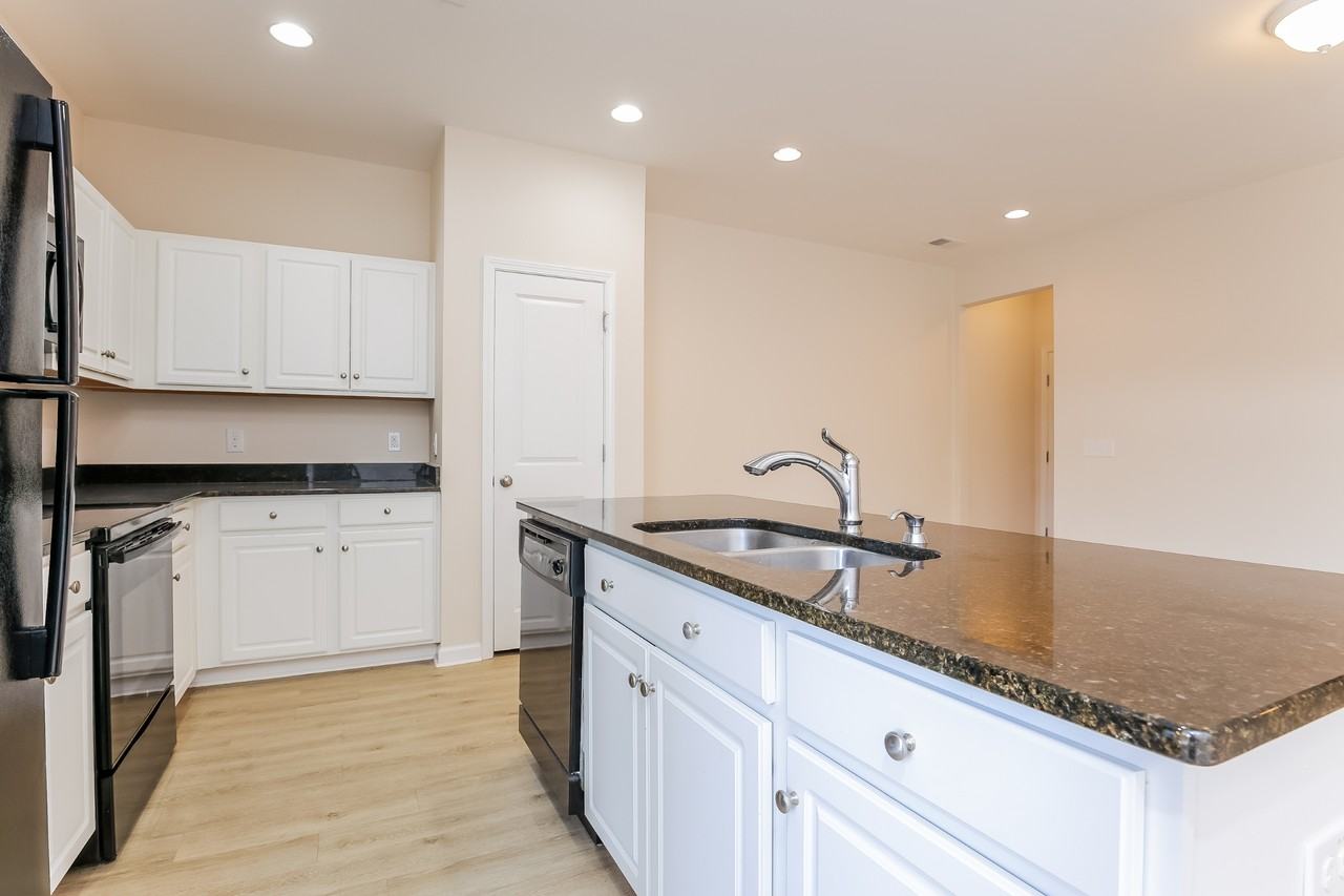 34 Rivers Point Row Unit D - Photo 7 of 26