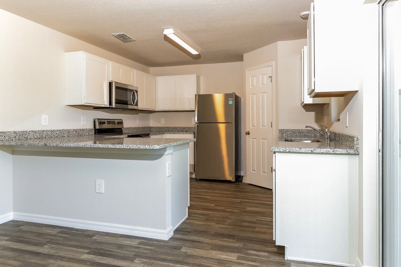 1831 Se Airoso Blvd - Photo 7 of 16