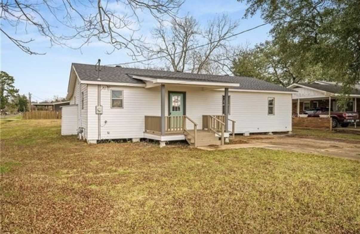 1205 Sycamore St #R4 - Photo 2 of 17