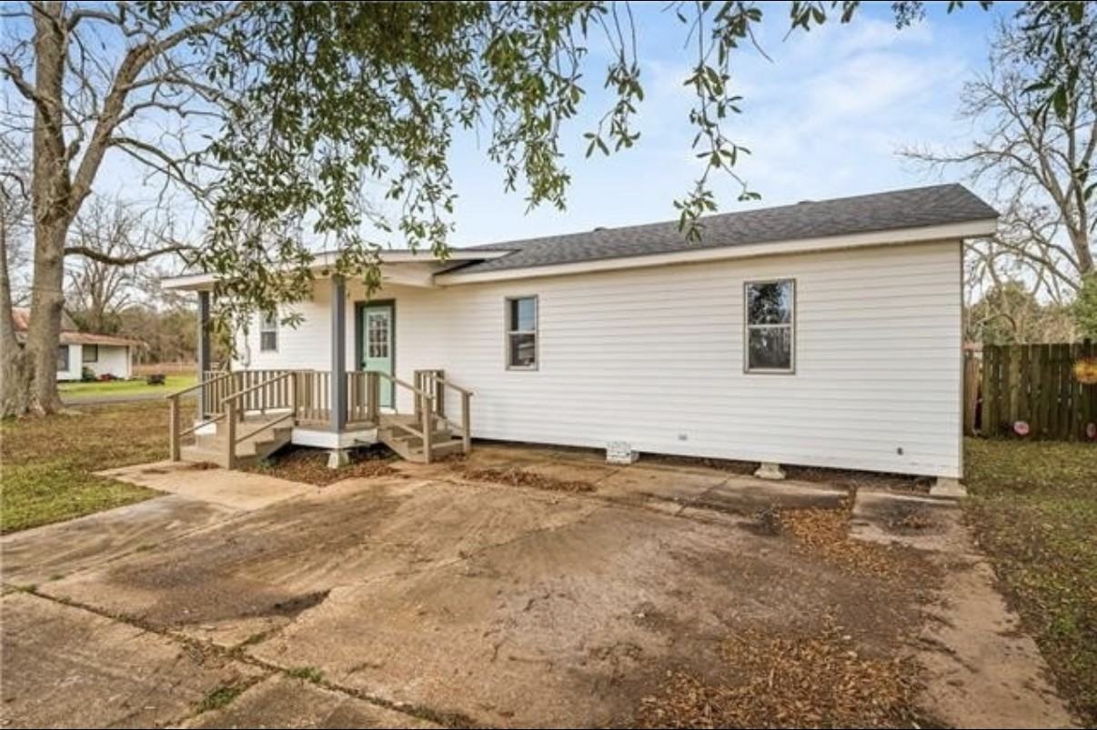 1205 Sycamore St #R4 - Photo 3 of 17