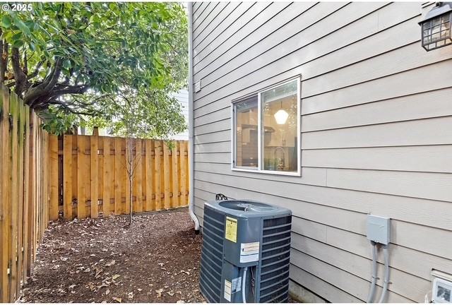 570 Ne 55th Ave - Photo 2 of 31