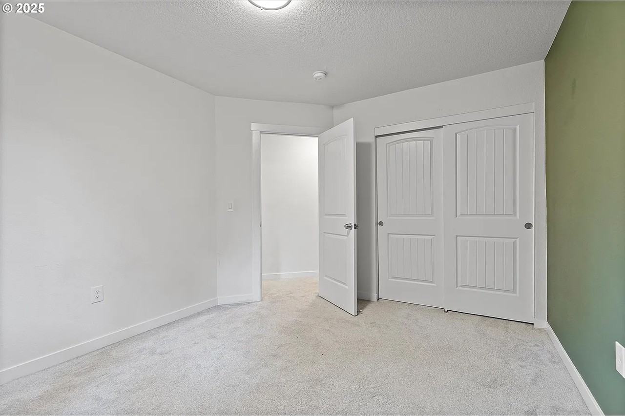 570 Ne 55th Ave - Photo 6 of 31