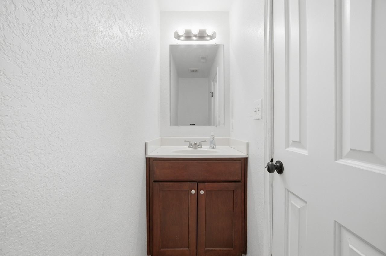 2937 Lens Ave - Photo 2 of 24