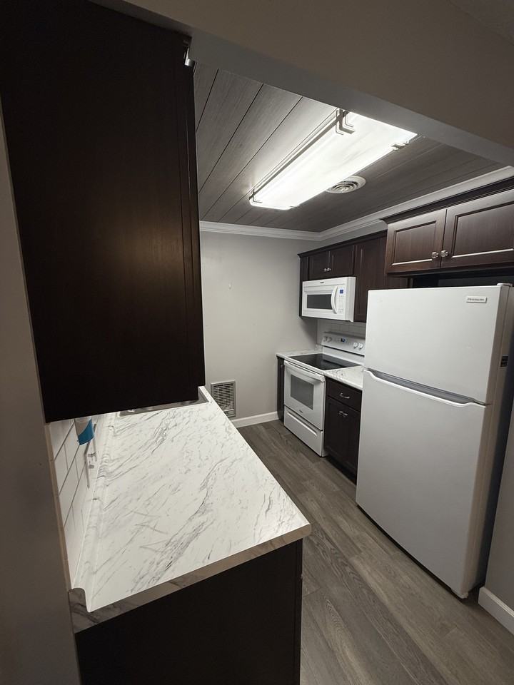 705 E Columbia St #15 - Photo 2 of 4