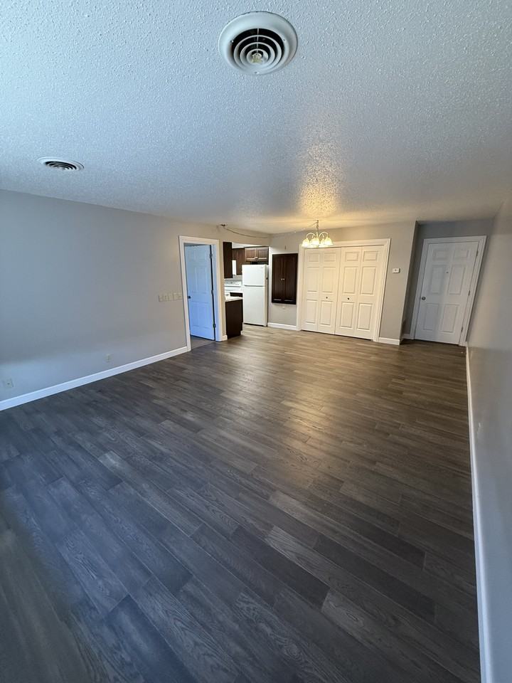 705 E Columbia St #15 - Photo 3 of 4