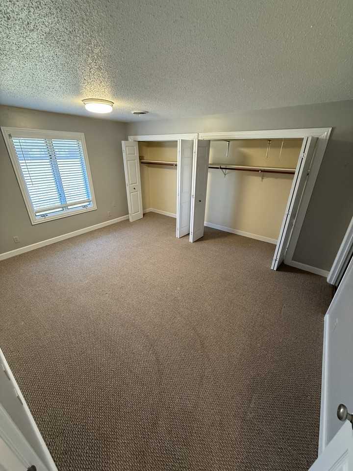 705 E Columbia St #15 - Photo 4 of 4