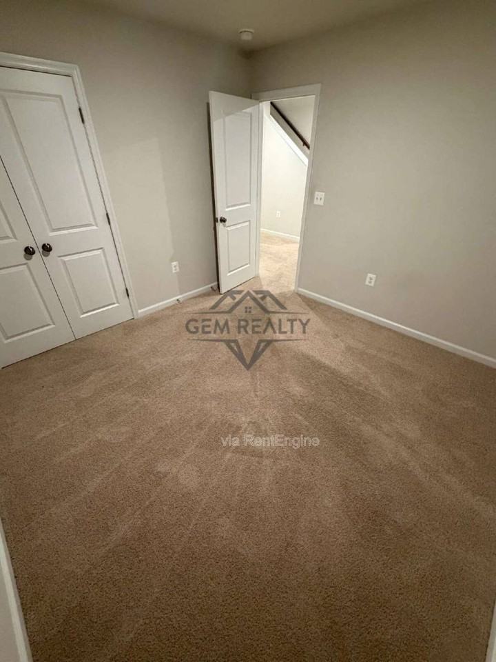 7715 Harlow Cir - Photo 3 of 10