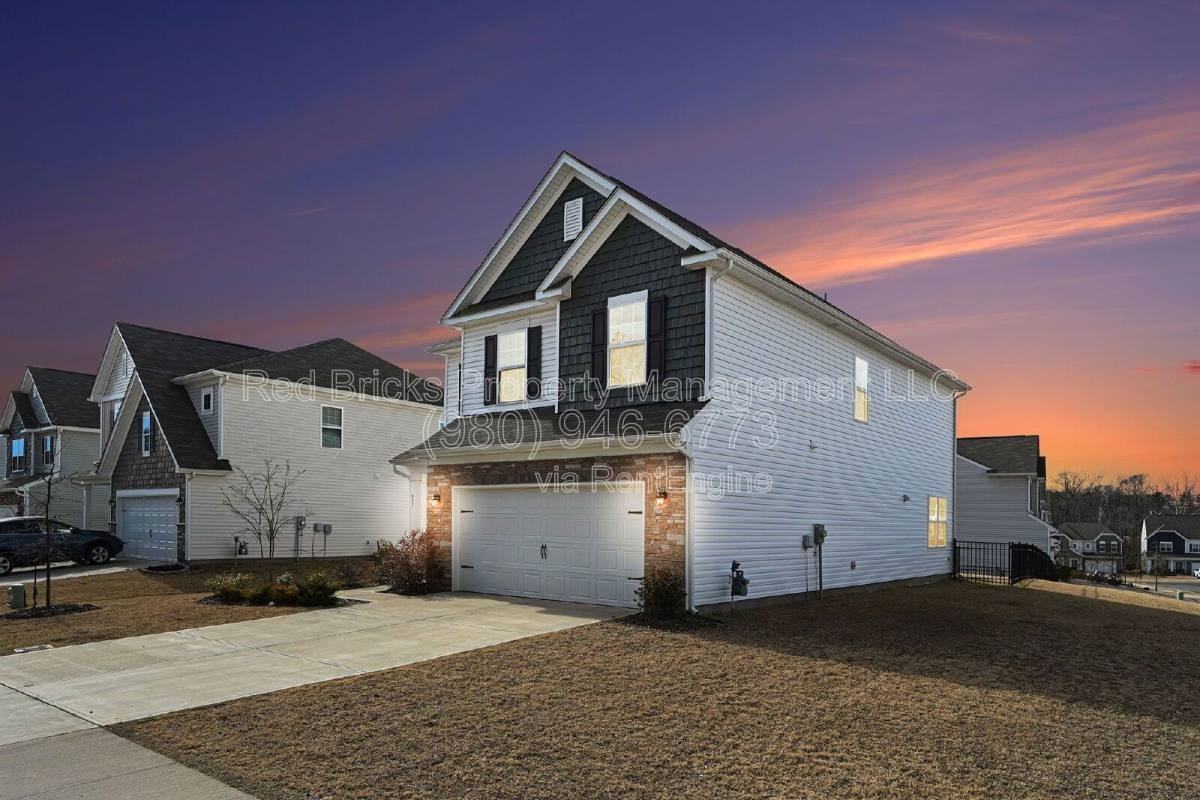 435 Kennerly Center Dr - Photo 3 of 10