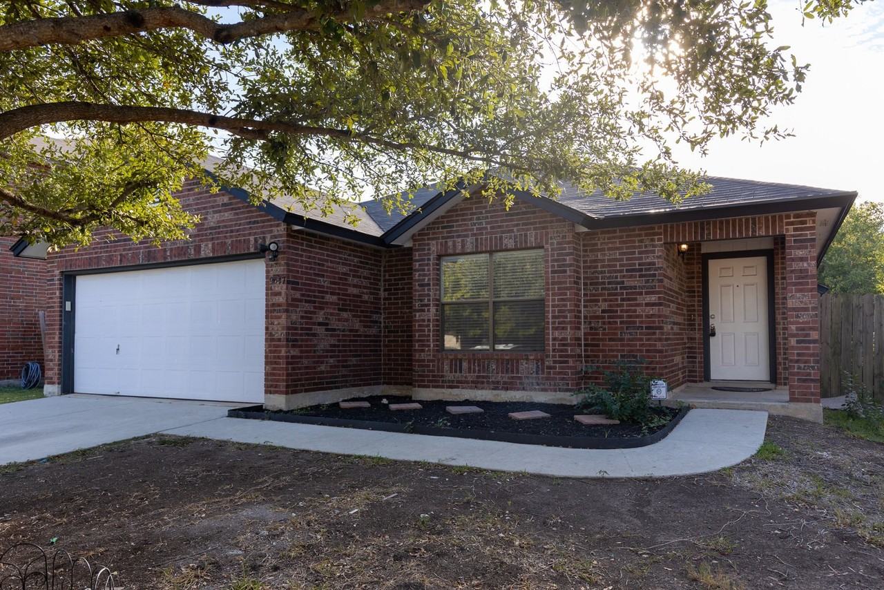 9647 Barbwire - Photo 2 of 26