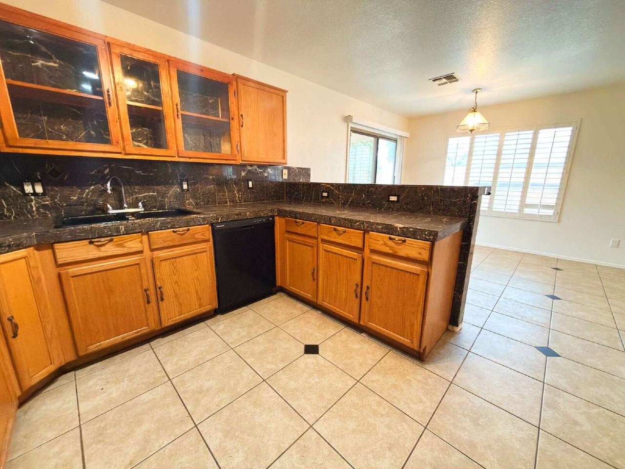 6226 W Southgate St - Photo 7 of 28