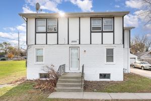 featured image of 2208 Bay City Rd #2