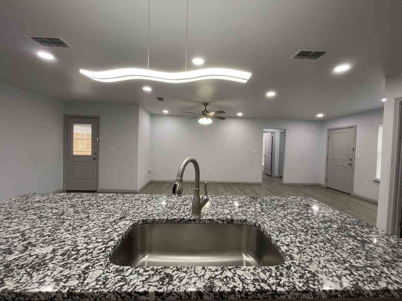 5610 Kemper St - Photo 5 of 19